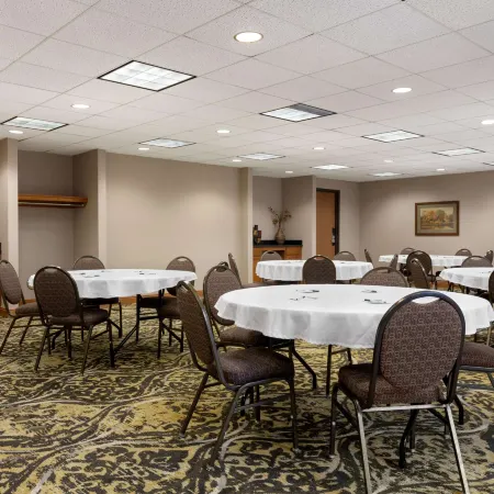 Wingate by Wyndham Bentonville Airport
