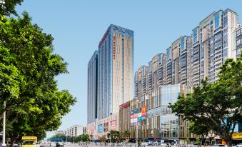 Vienna International Hotel (Zhaoqing Center Lake-view)