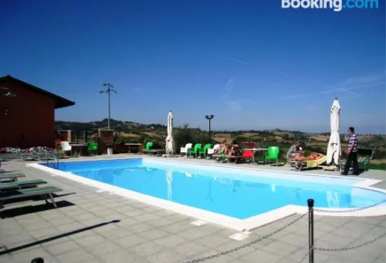 阿格里圖利斯莫阿坡利奈爾旅館