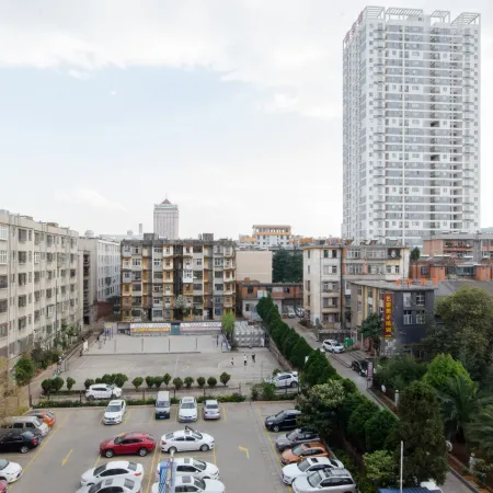 Four Seasons Arrangement Hotel (Qujing Garden Shop)