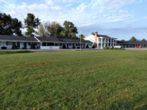 The Cardinal Inn Hotels in Luray