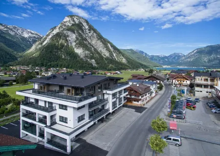 Arthurs Hotel am Achensee Отели в г. Крамзах
