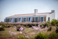 Monte Do Zambujeiro Hotels near Cavaleiro Beach