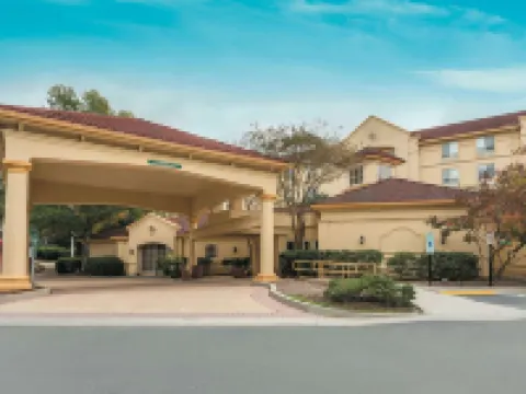 La Quinta Inn & Suites by Wyndham Raleigh/Durham Southpoint Hotels in Triangle