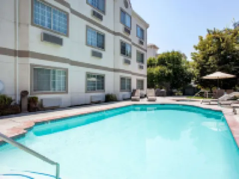 ลากินตา อินน์แอนด์สวีทส์ บายวินด์แฮม เดวิส โรงแรมในเดวิส