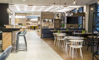 3. Courtyar..