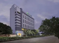 Holiday Inn Express Ahmedabad Prahlad Nagar Hotels near BAOU