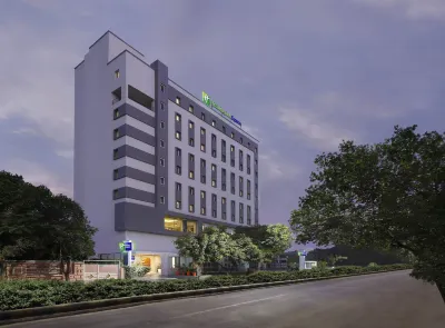 Holiday Inn Express Ahmedabad Prahlad Nagar Hotel dekat Jamma Masjid