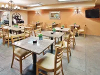 La Quinta Inn & Suites by Wyndham Las Vegas Red Rock Hotels near Durango Hills Golf Course