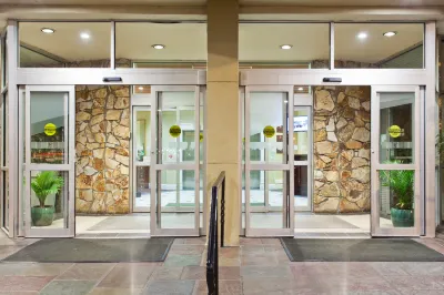 Holiday Inn Charleston-Riverview