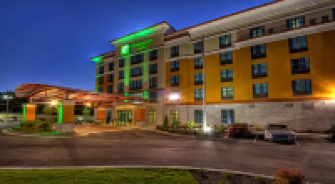Holiday Inn & Suites TUPELO NORTH by IHG Hotels in 