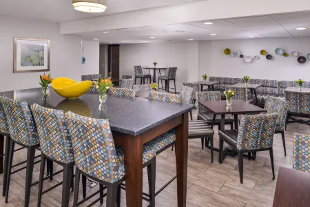 Best Western Naperville Inn Отели рядом с достопримечательностью «Нейпер Сетлемент»