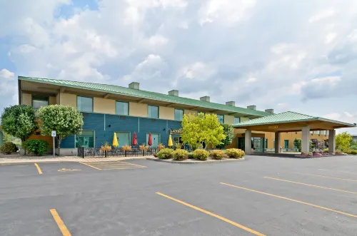 Best Western the Inn at the Fairgrounds - parking