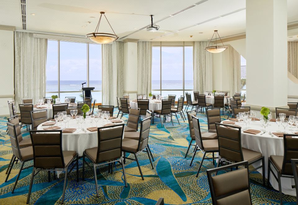 2. 두짓 비치 리조..