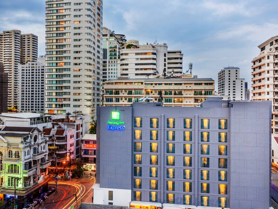 Holiday Inn Express Bangkok Sukhumvit 11 Sha Plus Bangkok Latest Price Reviews Of Global Hotels 22 Trip Com
