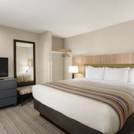 Country Inn & Suites by Radisson, Bakersfield, CA