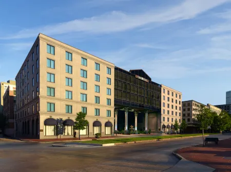 Riverfront Hotel New Orleans Отели рядом с достопримечательностью «Собор Святого Людовика»