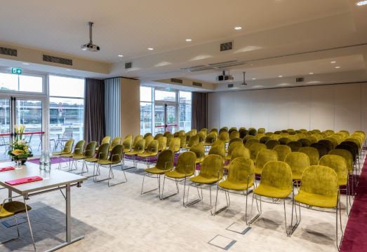 4. 레오나르도 로열..