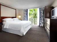 เชอราตันสวีทส์ ฟอร์ตลอเดอร์เดล ที่ไซเปรสครีก โรงแรมในฟอร์ตลอเดอร์เดล