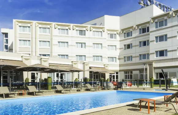 布爾日諾富特酒店