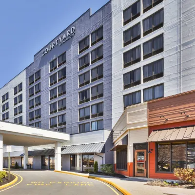 Courtyard Secaucus Meadowlands Hotels near Clement Clarke Moore Park