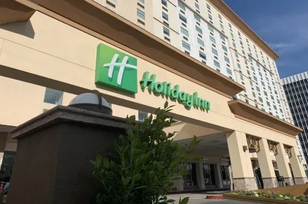 Holiday Inn Los Angeles - LAX Airport Отели рядом с достопримечательностью «Университет Лойола Мэримаунт»