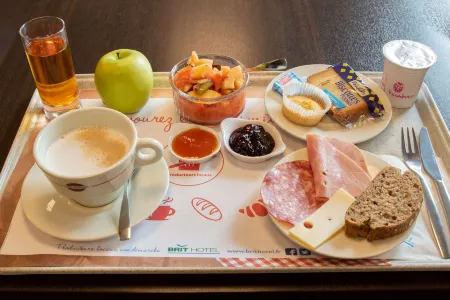 Brit Hotel Saint-Méen-Le-Grand en Brocéliande Отели рядом с достопримечательностью «La Maison du Graal»