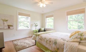 Windsong Manor - Housity