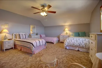 Dreamland II Bed and Breakfast Hotels in Northern Bruce Peninsula