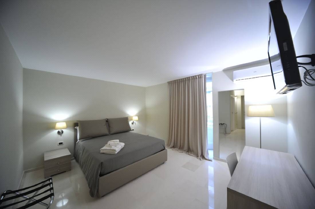 Bed & Breakfast Gatto Bianco-Bari Updated 2022 Room Price-Reviews & Deals |  Trip.com