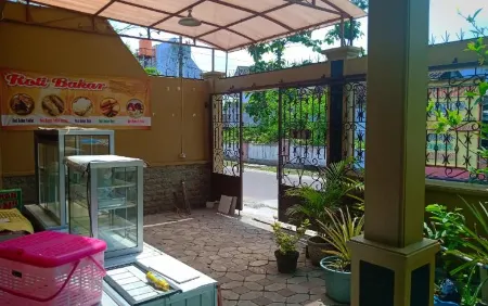 Budget Room in Solo Baru (Kamar Khusus Wanita) Отели в г. Grogol