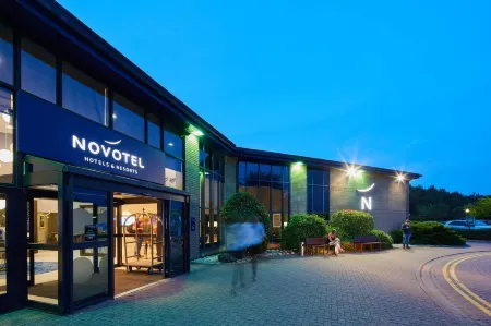 Novotel London Stansted Airport Отели рядом с достопримечательностью «Артур Финдли колледжи»