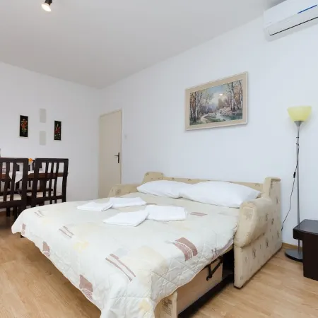 Apartments Lavanda-Kate Отели в г. Крк