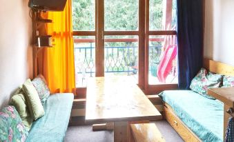 Apartment with 2 Bedrooms in Bourg-Saint-Maurice, with Wonderful Mount