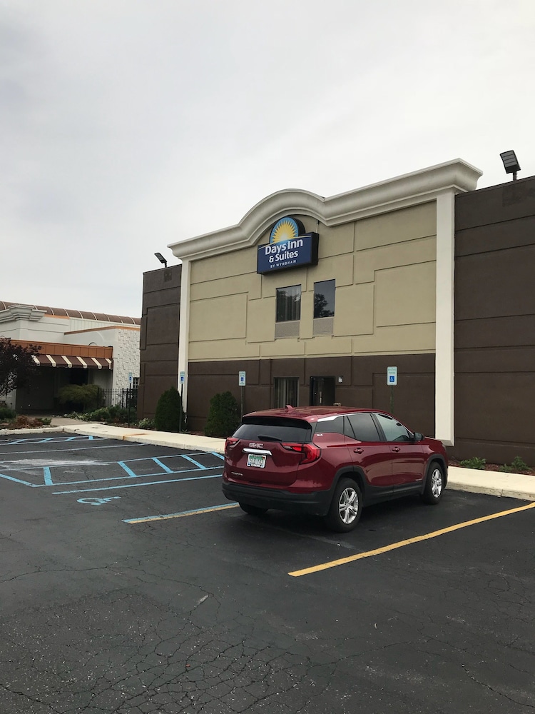 Days Inn & Suites by Wyndham Rochester Hills MI