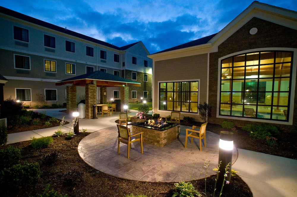 Hawthorn Suites by Wyndham Williamsville Buffalo Airport