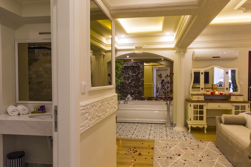 Andalouse Elegante Suite Hotel