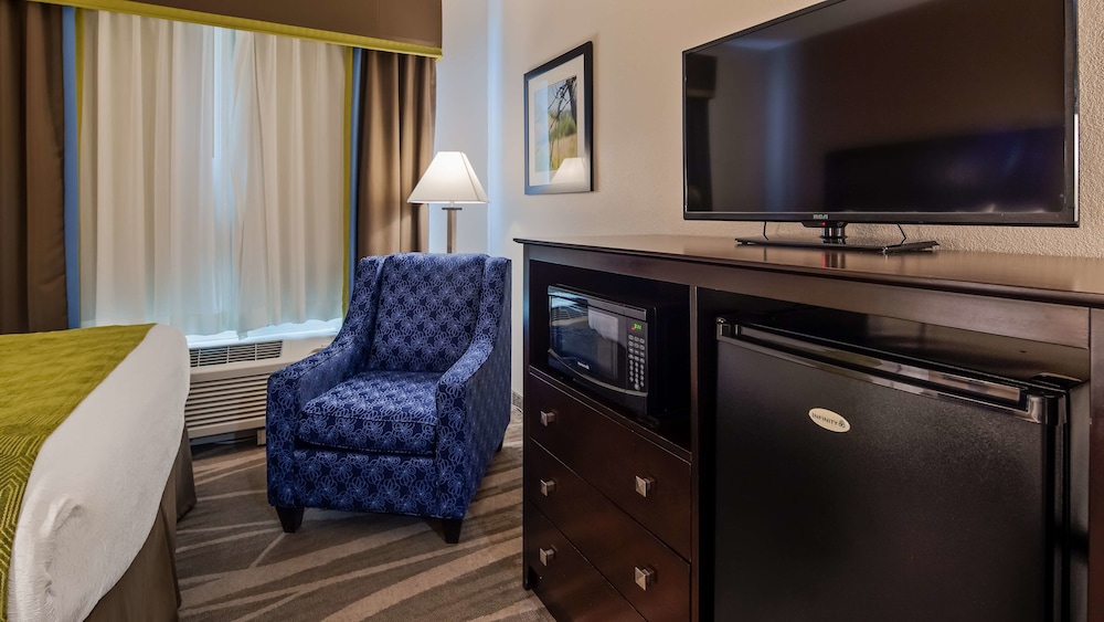 Best Western Plus Denver City Hotel and Suites