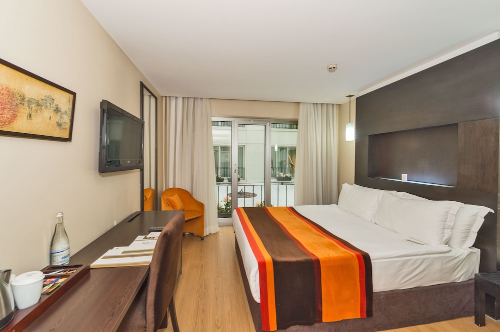 Hotel Beyaz Saray (The Hotel Beyaz Saray)