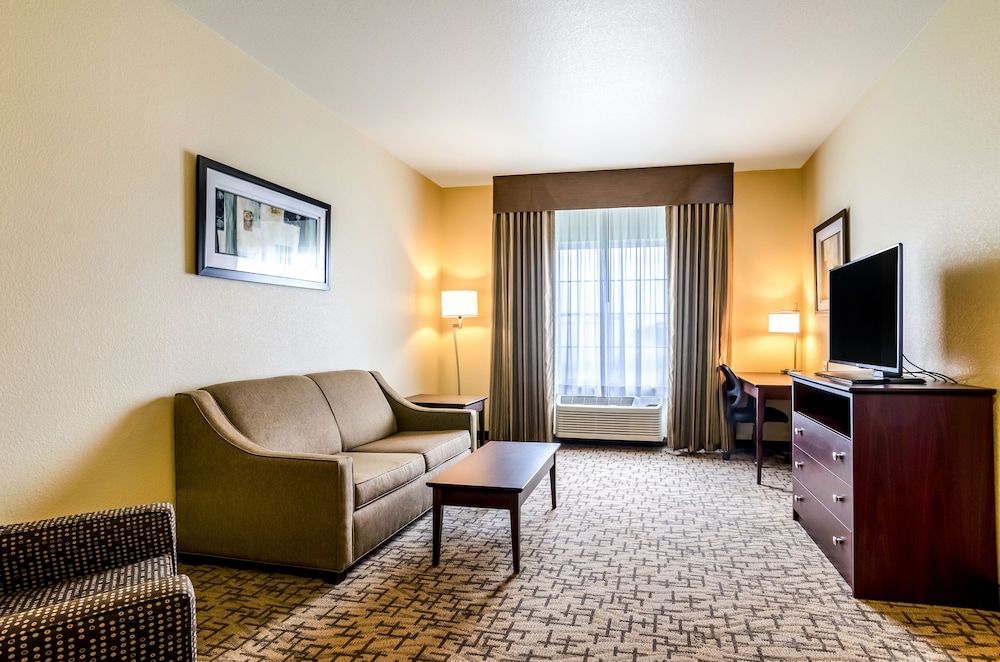 Cobblestone Hotel & Suites - McCook