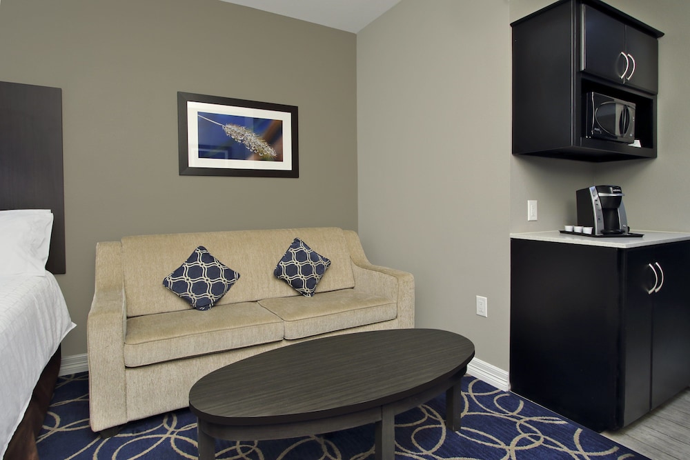 Holiday Inn Express and Suites Houston North - IAH Area, an Ihg Hotel