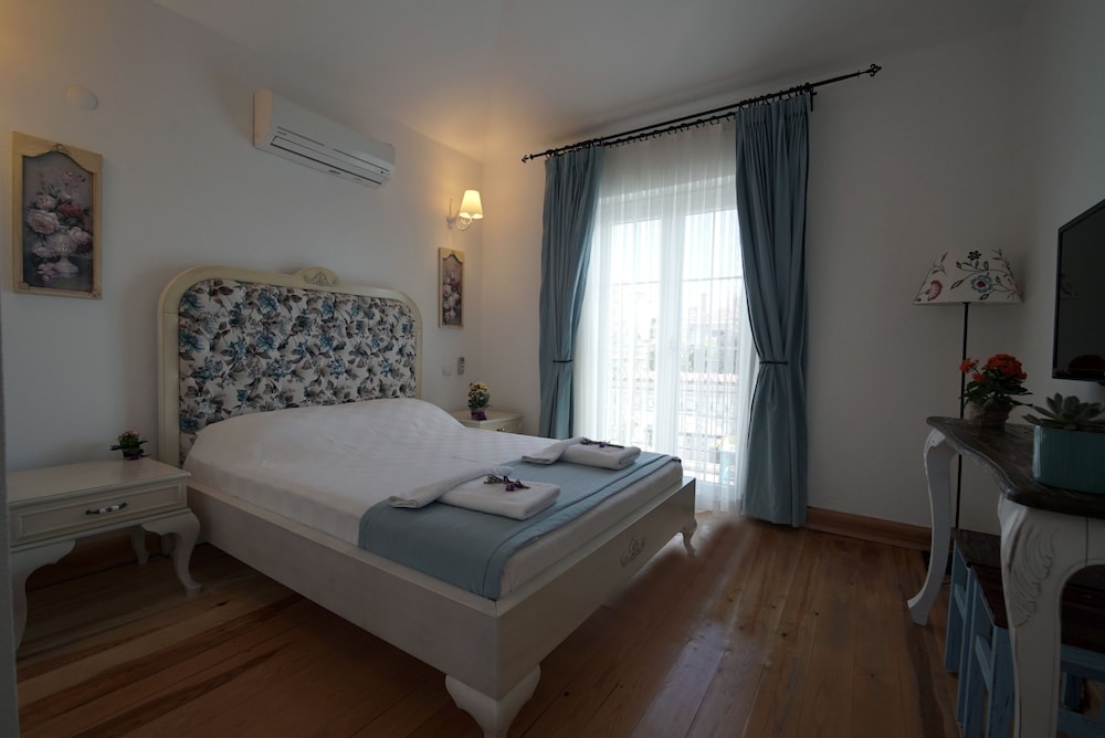 Tarcin Alacati Otel - Adults Only