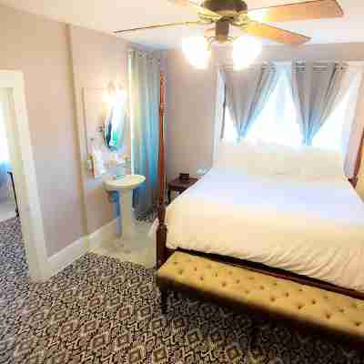 The DeLand Hotel Rooms