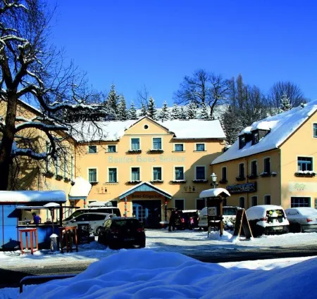Hotel Erbgericht Buntes Haus Отели в г. Нойхаузен