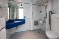 Holiday Inn Express Newport Hotels in Coedkernew