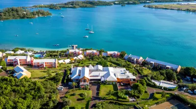 石窟灣海灘度假村 John Smith's Bay Beach附近的飯店