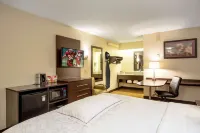 Red Roof Plus+ Chicago - Willowbrook Hotels in Willowbrook