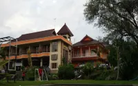 Bonarindo Resort Hotels in Leuwimalang