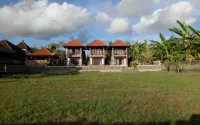 Khalisha Villa Отели в г. Pekutatan