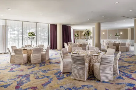 The Westin Toronto Airport Отели рядом с достопримечательностью «BAPS Shri Swaminarayan Mandir»